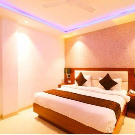 Hotel Royal Sky Luxury Near Delhi Airport Нью-Дели Экстерьер фото
