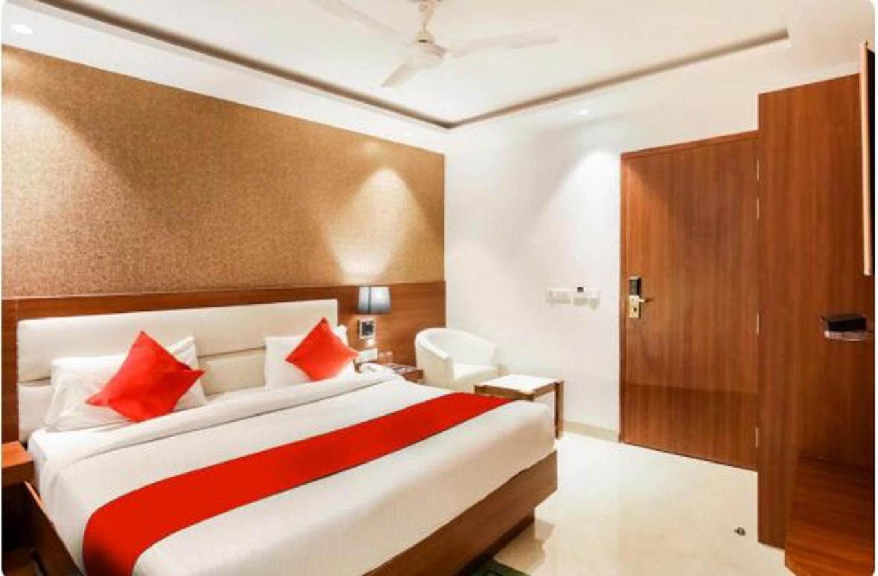 Hotel Royal Sky Luxury Near Delhi Airport Нью-Дели Экстерьер фото