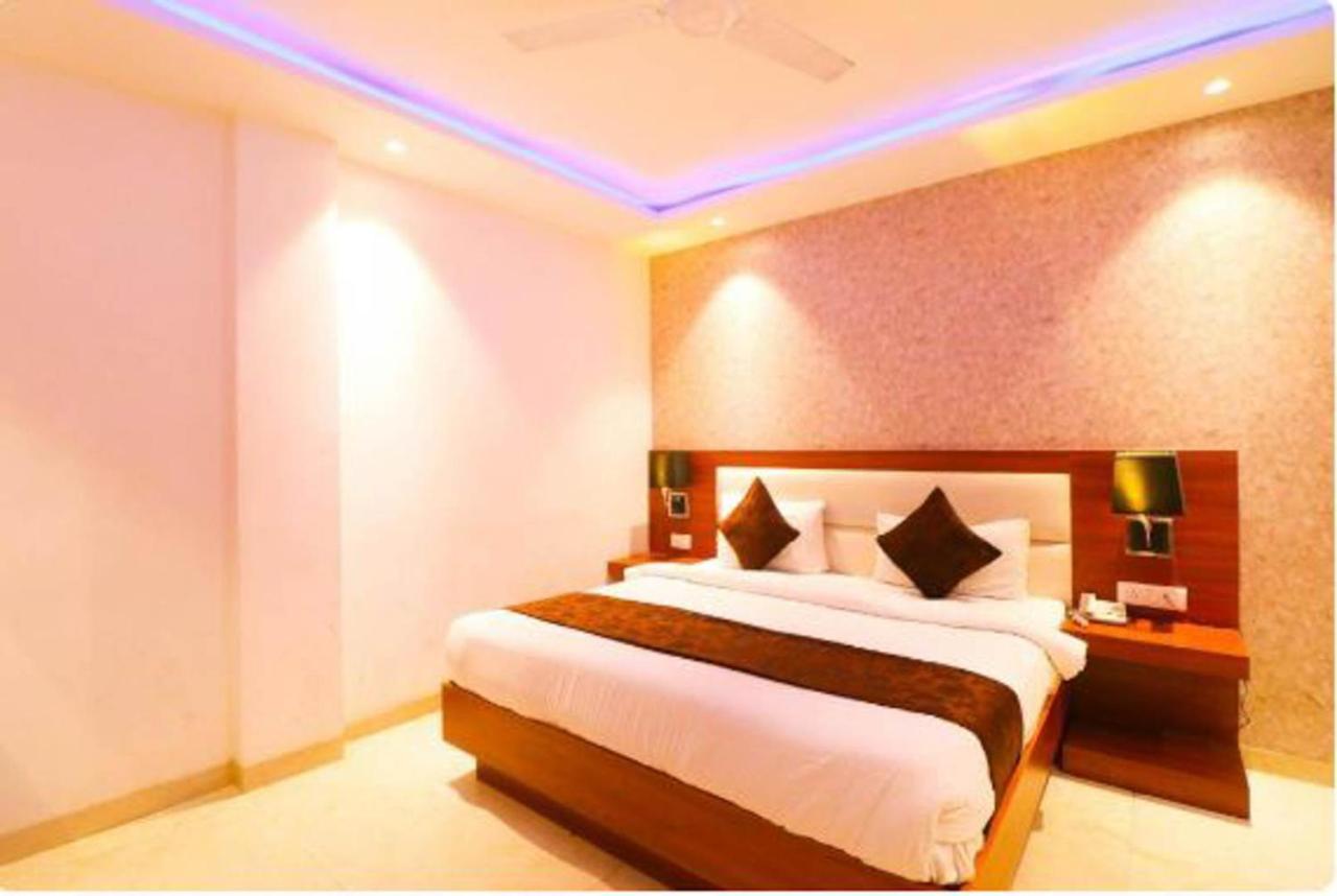 Hotel Royal Sky Luxury Near Delhi Airport Нью-Дели Экстерьер фото