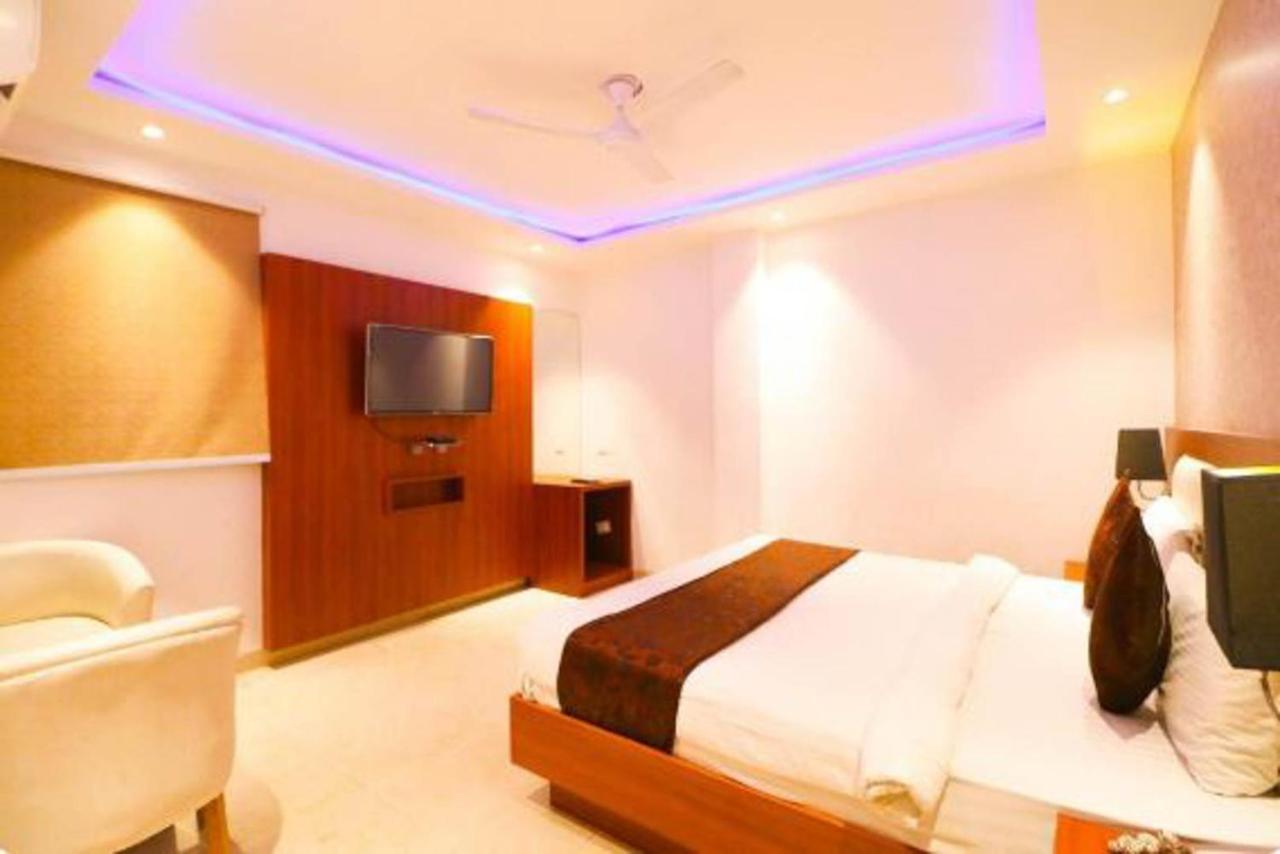 Hotel Royal Sky Luxury Near Delhi Airport Нью-Дели Экстерьер фото