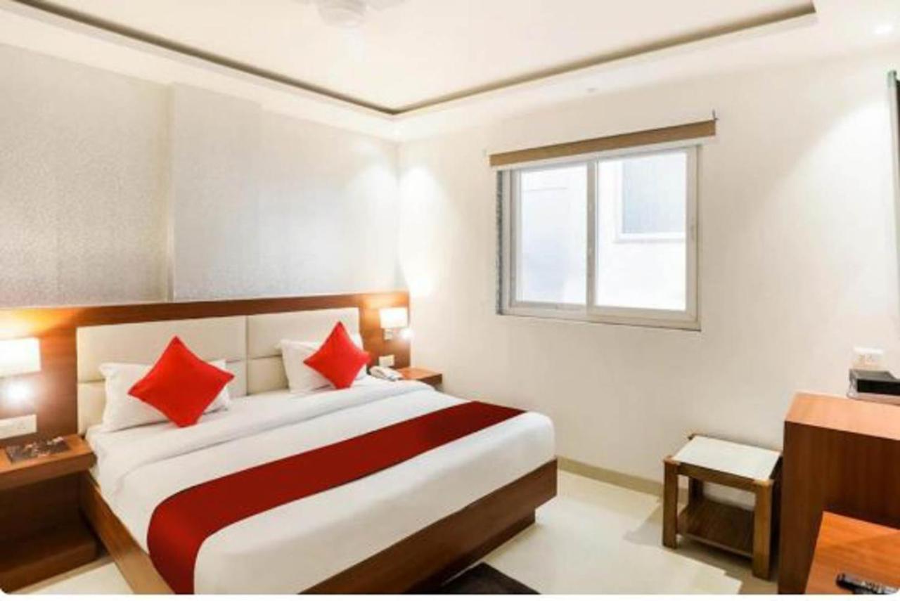Hotel Royal Sky Luxury Near Delhi Airport Нью-Дели Экстерьер фото